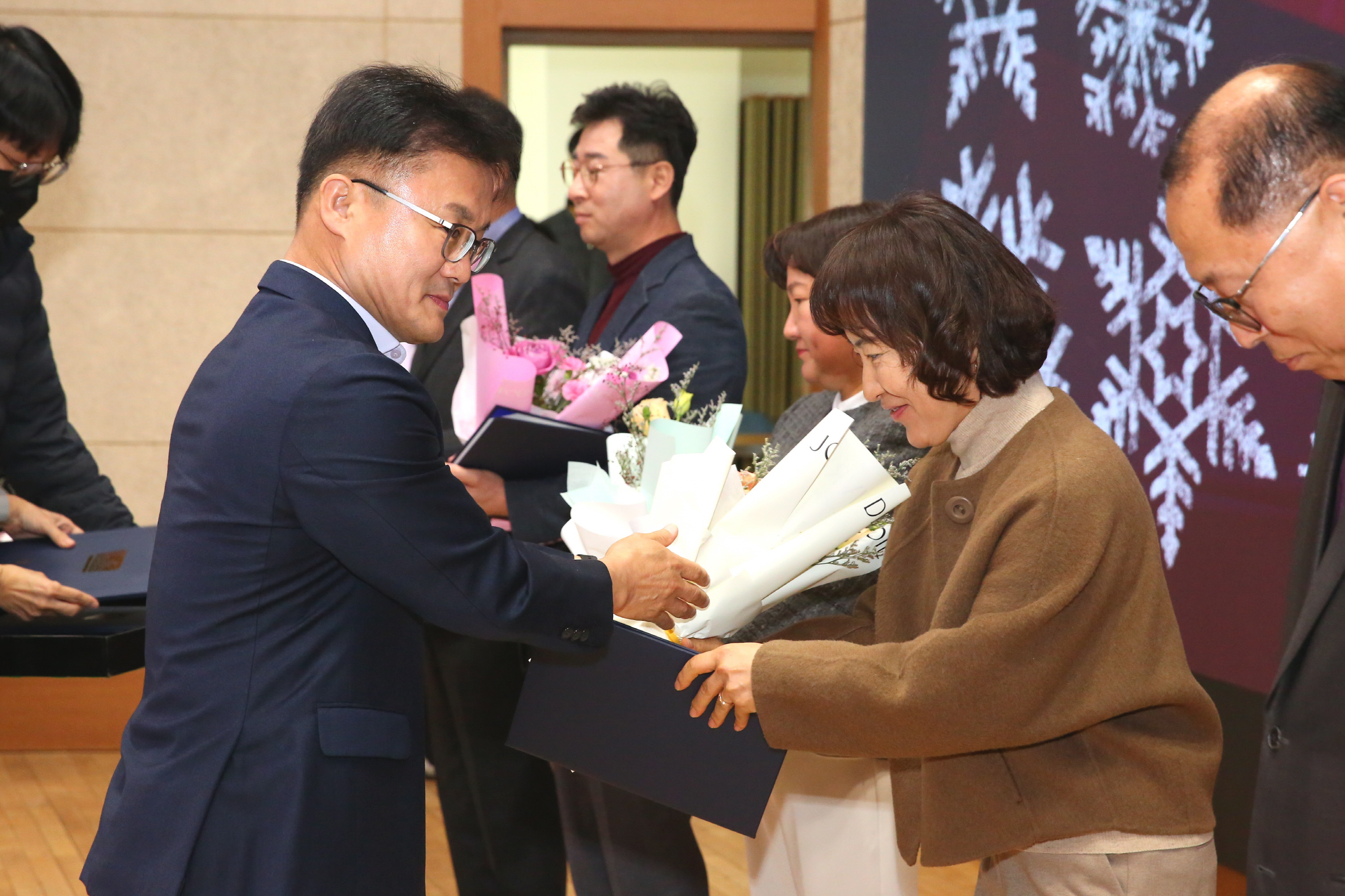 황오동이 복지서비스 성과대회에서 최우수상을 수상했다.