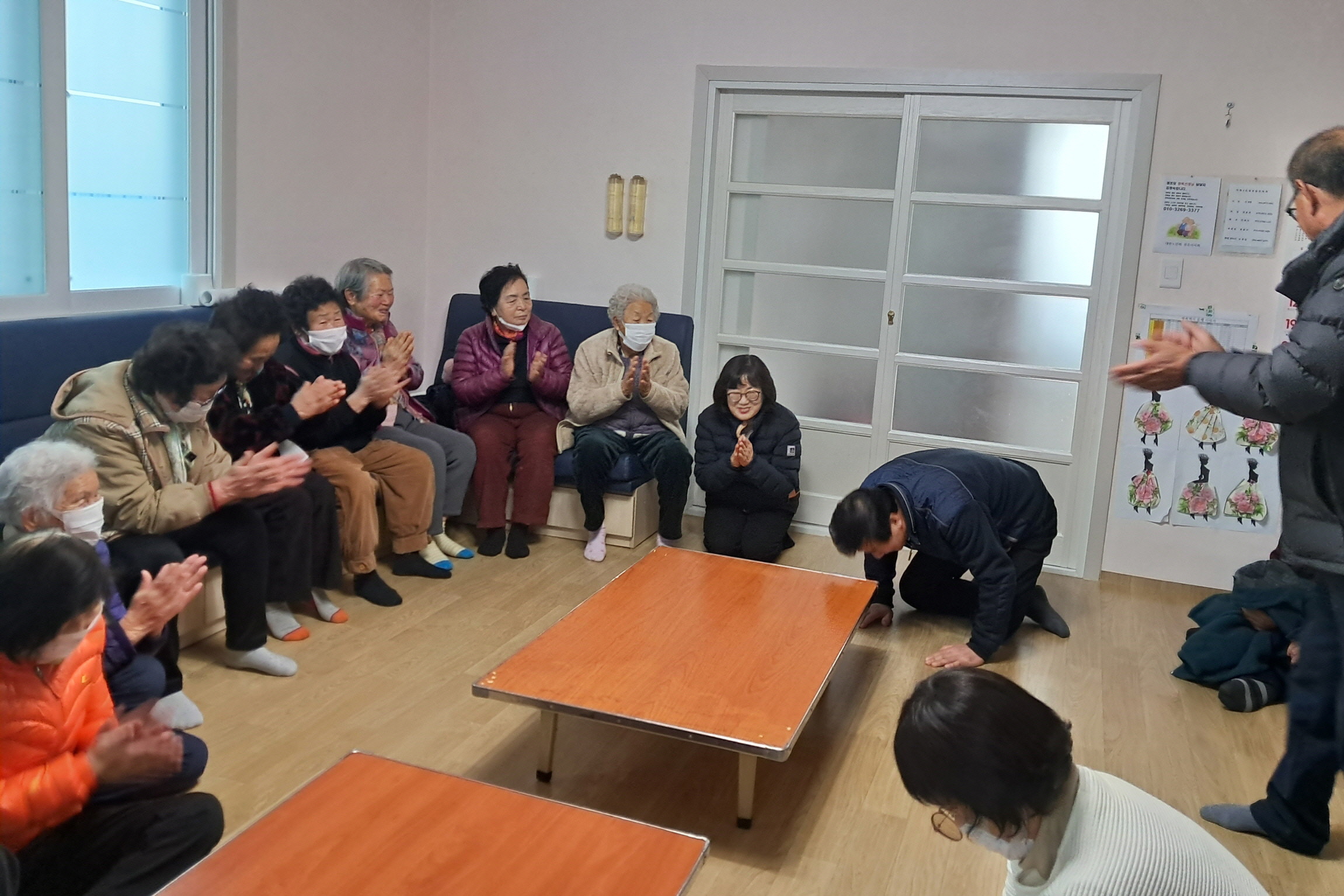 김동수 서면장이 경로당을 방문했다.
