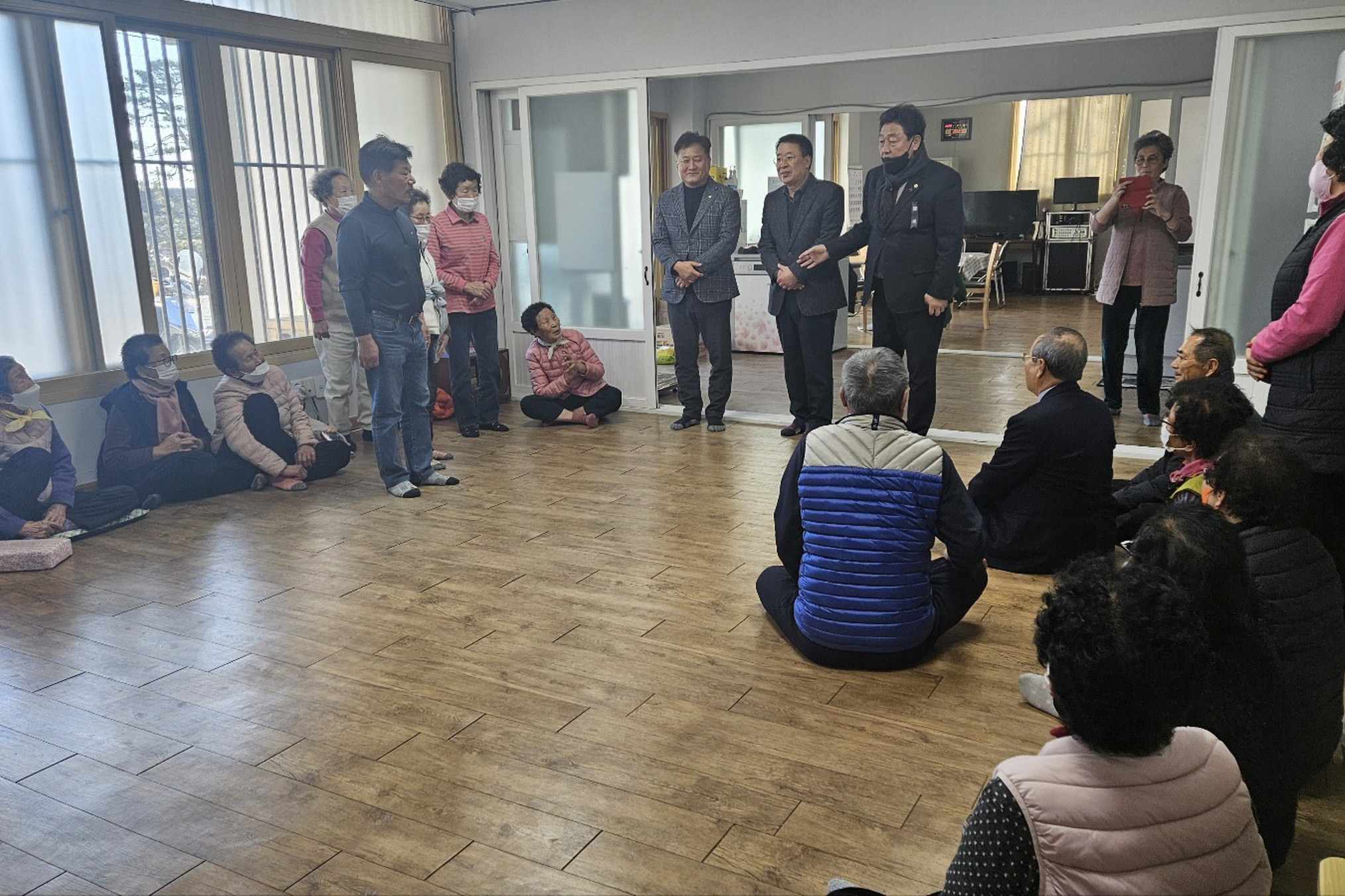불국동장이 경로당을 방문했다.