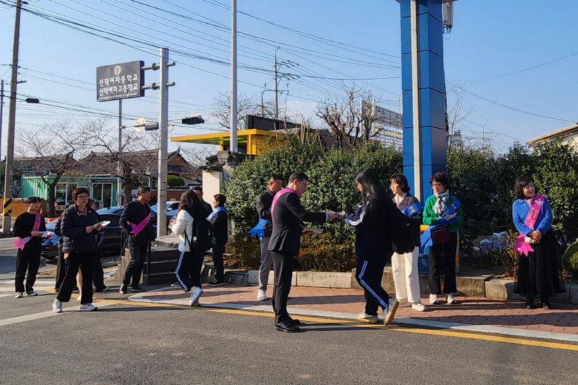 월성동이 청소년 유해환경 개선 캠페인을 실시했다.