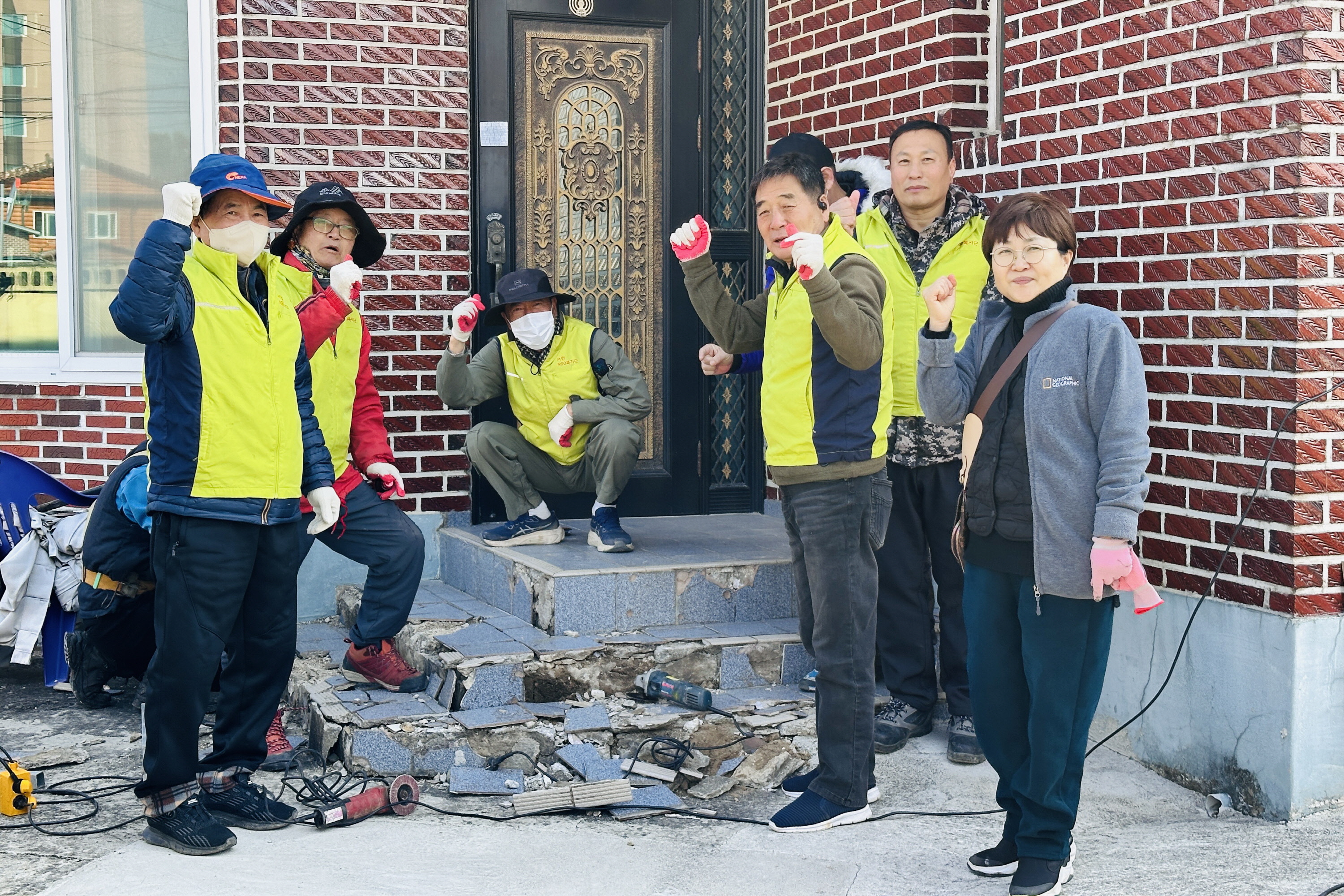 서면지역사회보장협의체가 주거환경 개선 봉사를 펼쳤다.