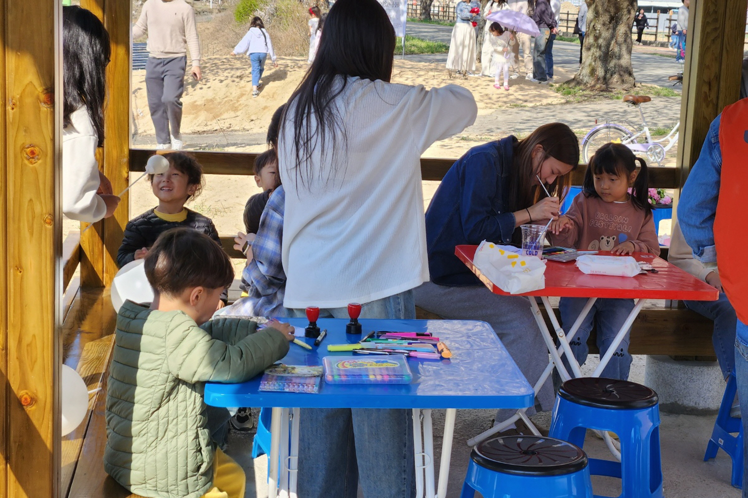 와동 벚꽃 축제를 개최했다.