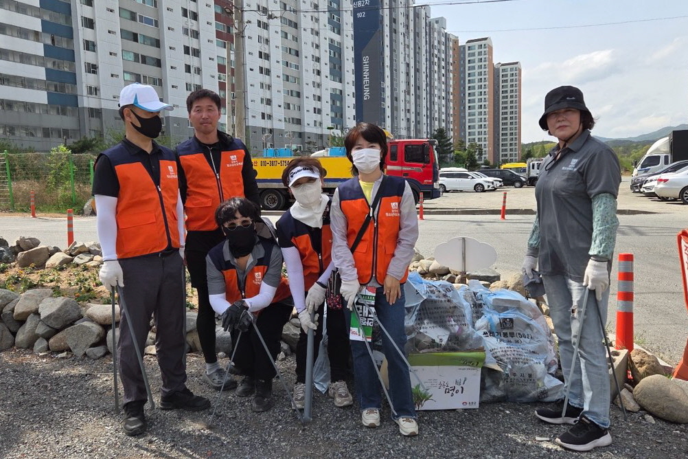 황성동 자율방범대가 환경정비를 실시했다.
