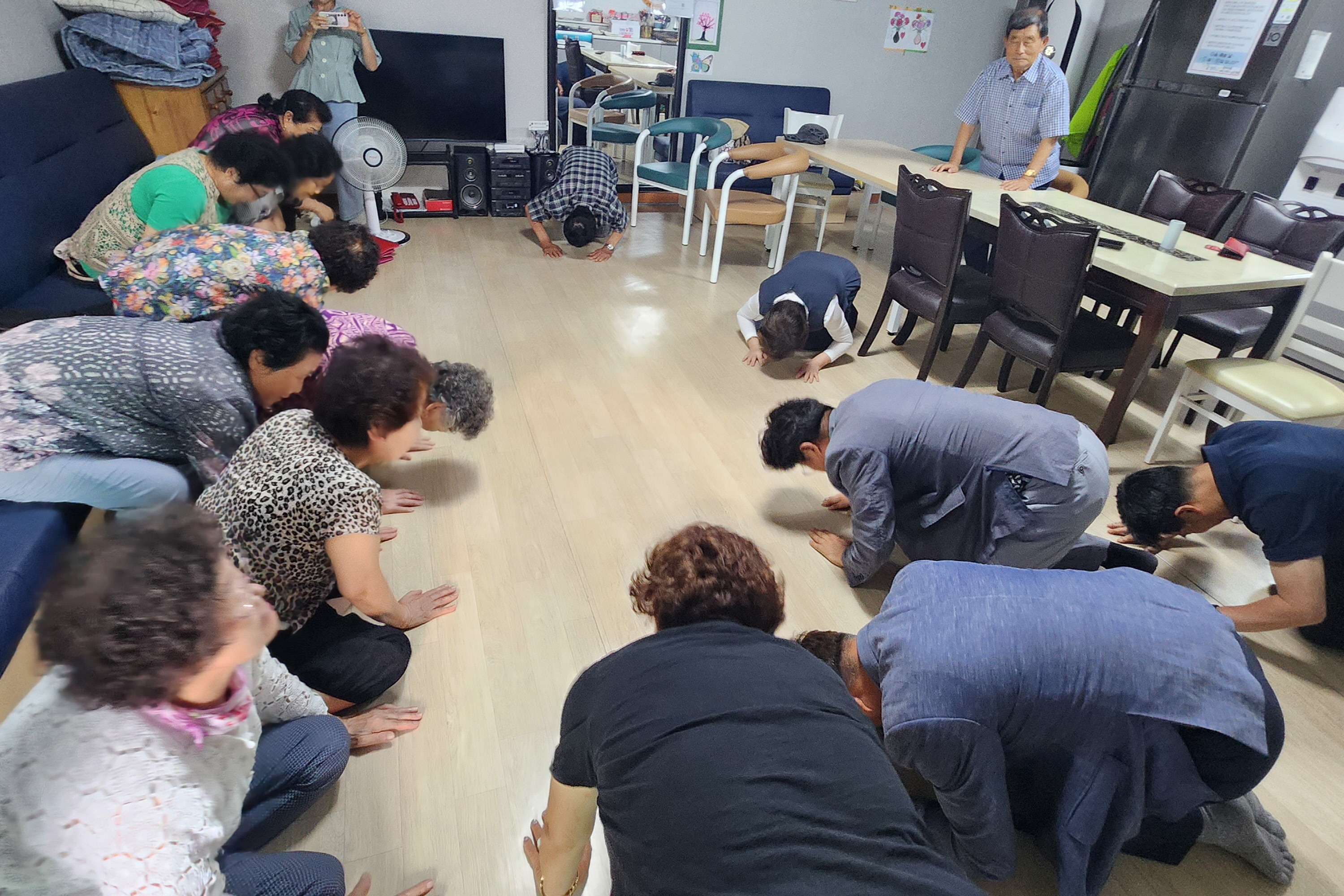 경로당 방문 사진.