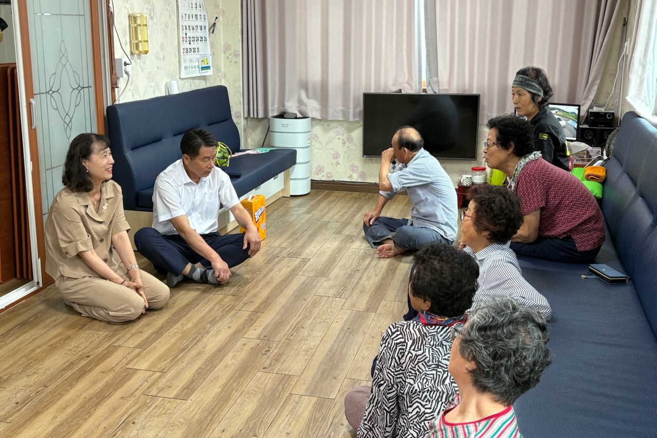 경로당 방문 사진.