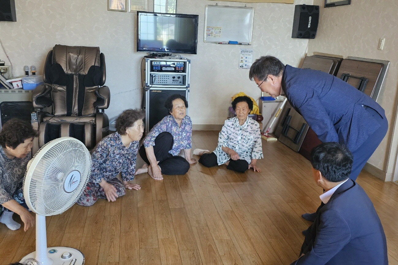 경로당 방문인사 사진.