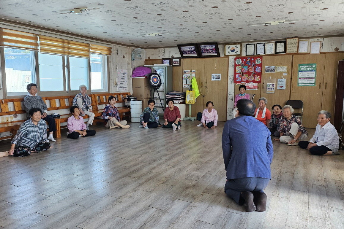 1. 불국동) 경로당 방문사진.jpg