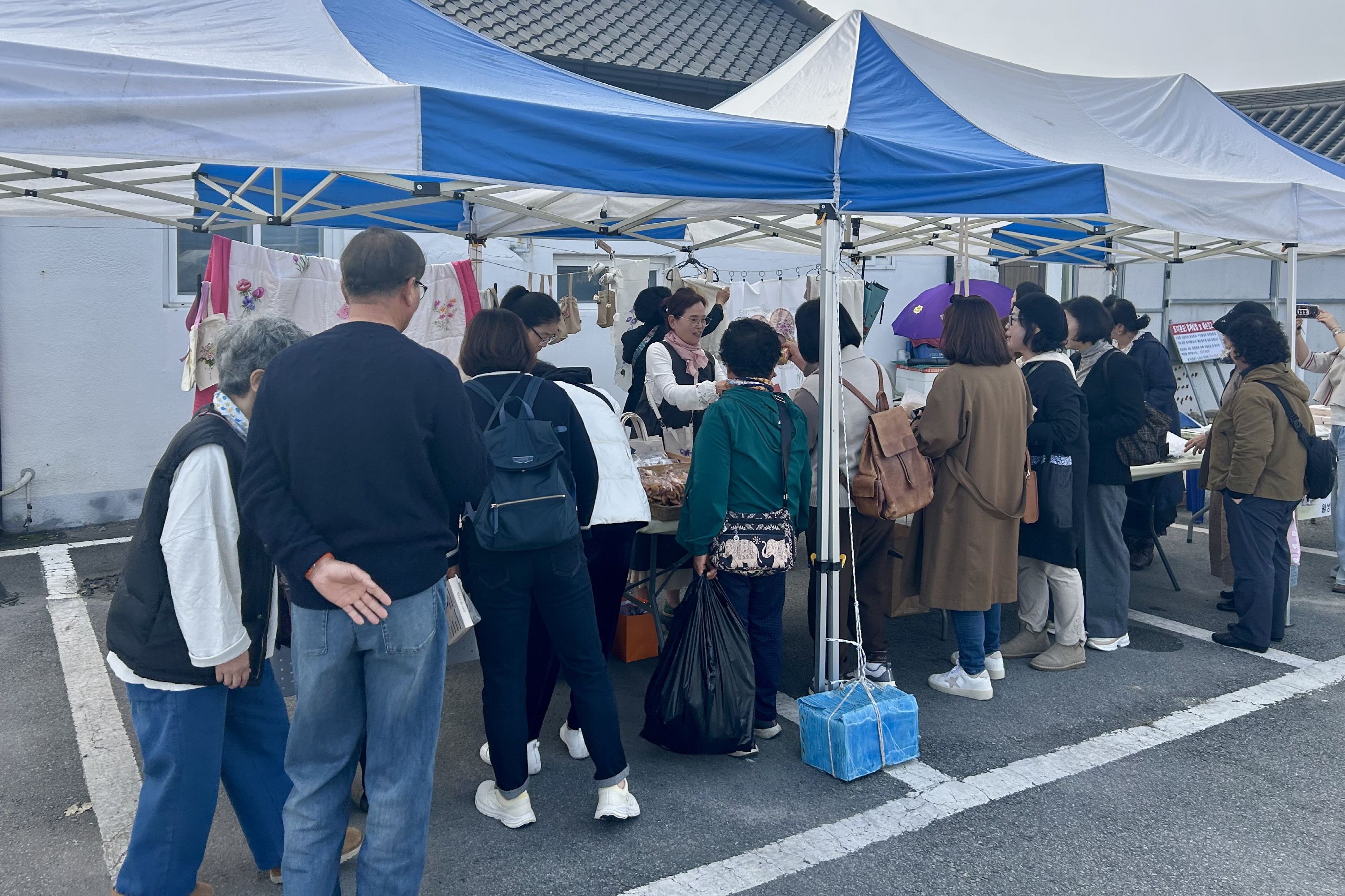 월성동주민자치위원회, 다양한 공연과 바자회로 주민 화합 이끌어