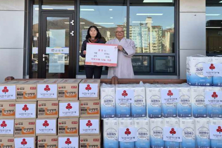 3. 선도동)영경사 라면, 휴지 기탁 사진.jpeg