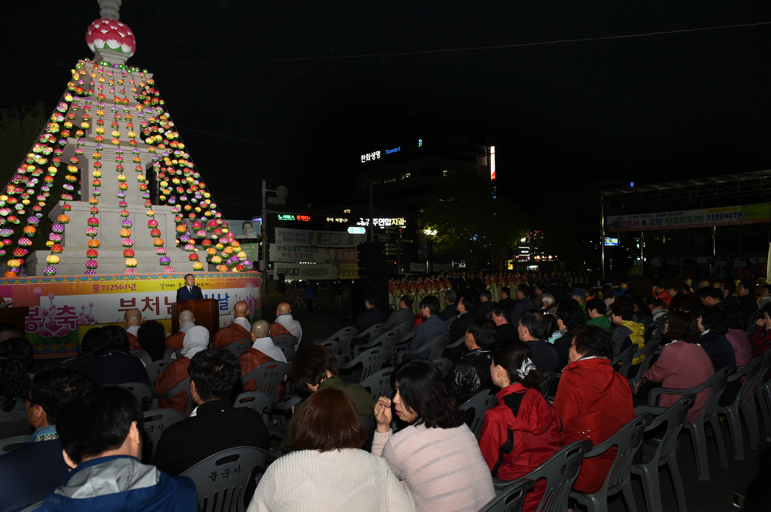 경주역 광장 부처님오신날 봉축탑 점등