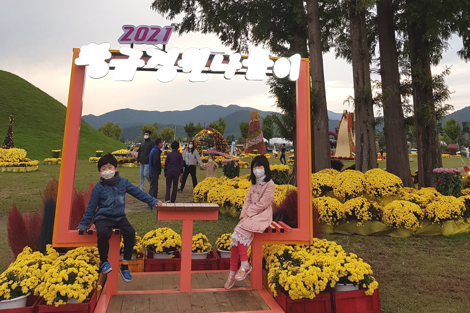 8일~17일 황남동 고분군 일원에서 개최된 ‘황금정원 나들이’ 원예전에 많은 관람객들이 찾았다