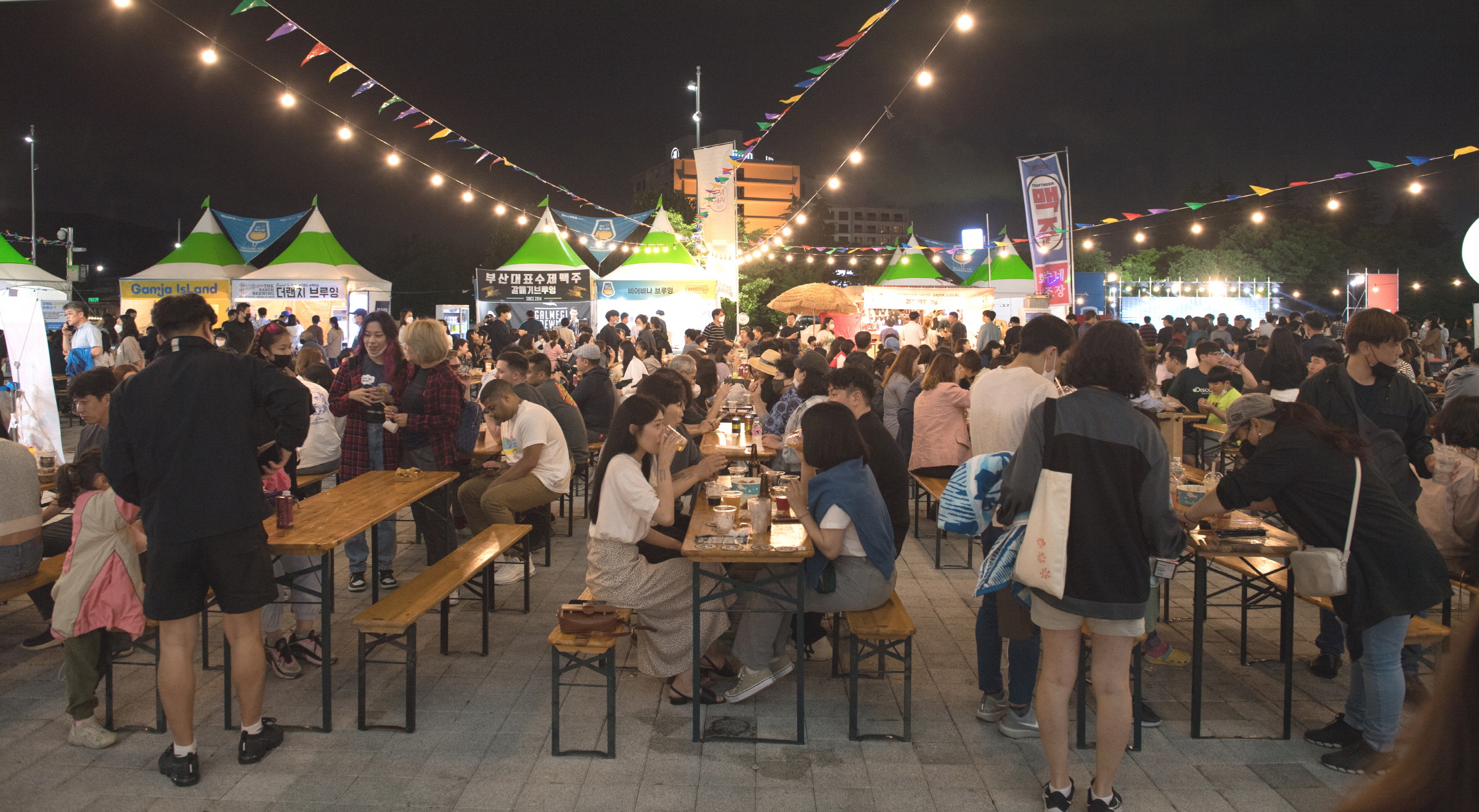 경주화백컨벤션센터(HICO) 야외광장에서 ‘경주 술술페스티벌’ 축제가 진행되고 있다