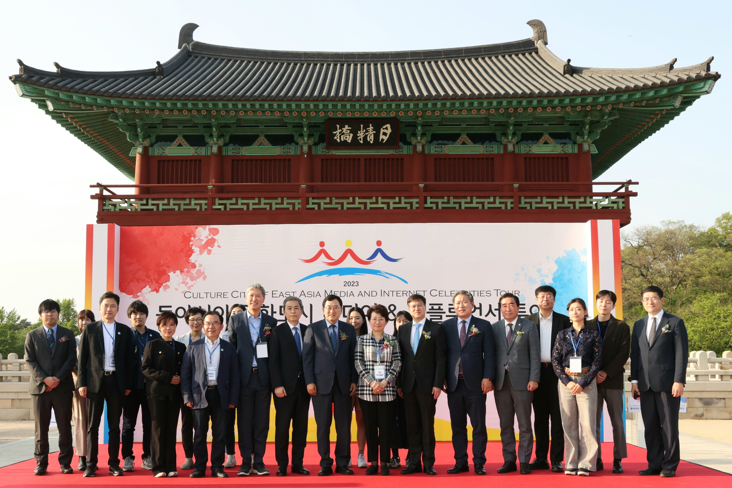 경주시가 한·중·일 3개국 주요 언론인 및 인플루언서, 지역 문화 전문가 등을 초청한 ‘동아시아 문화도시 미디어 및 인플루언서 투어’를 20일부터 2박 3일 간의 일정으로 개최하고 있다.