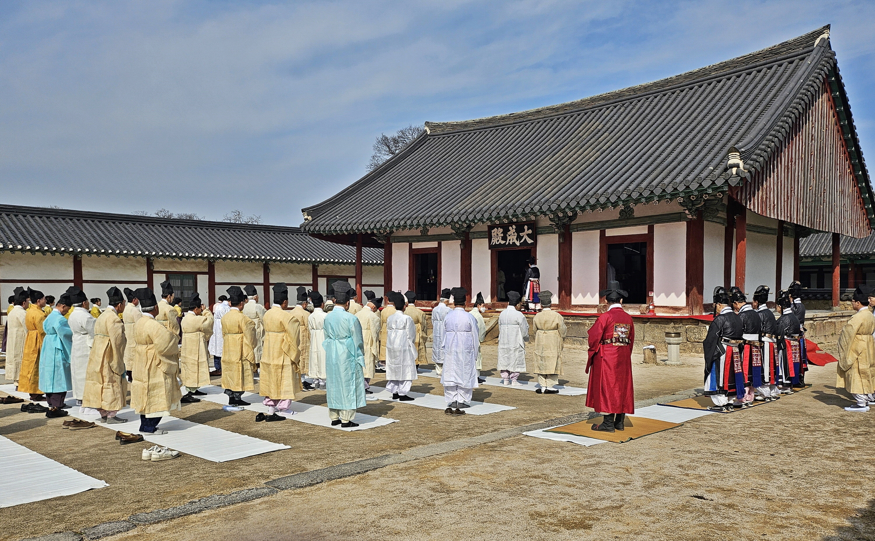 2024년 경주향교 춘계 석전대제가 지난 14일 경주향교 대성전에서 열린 모습