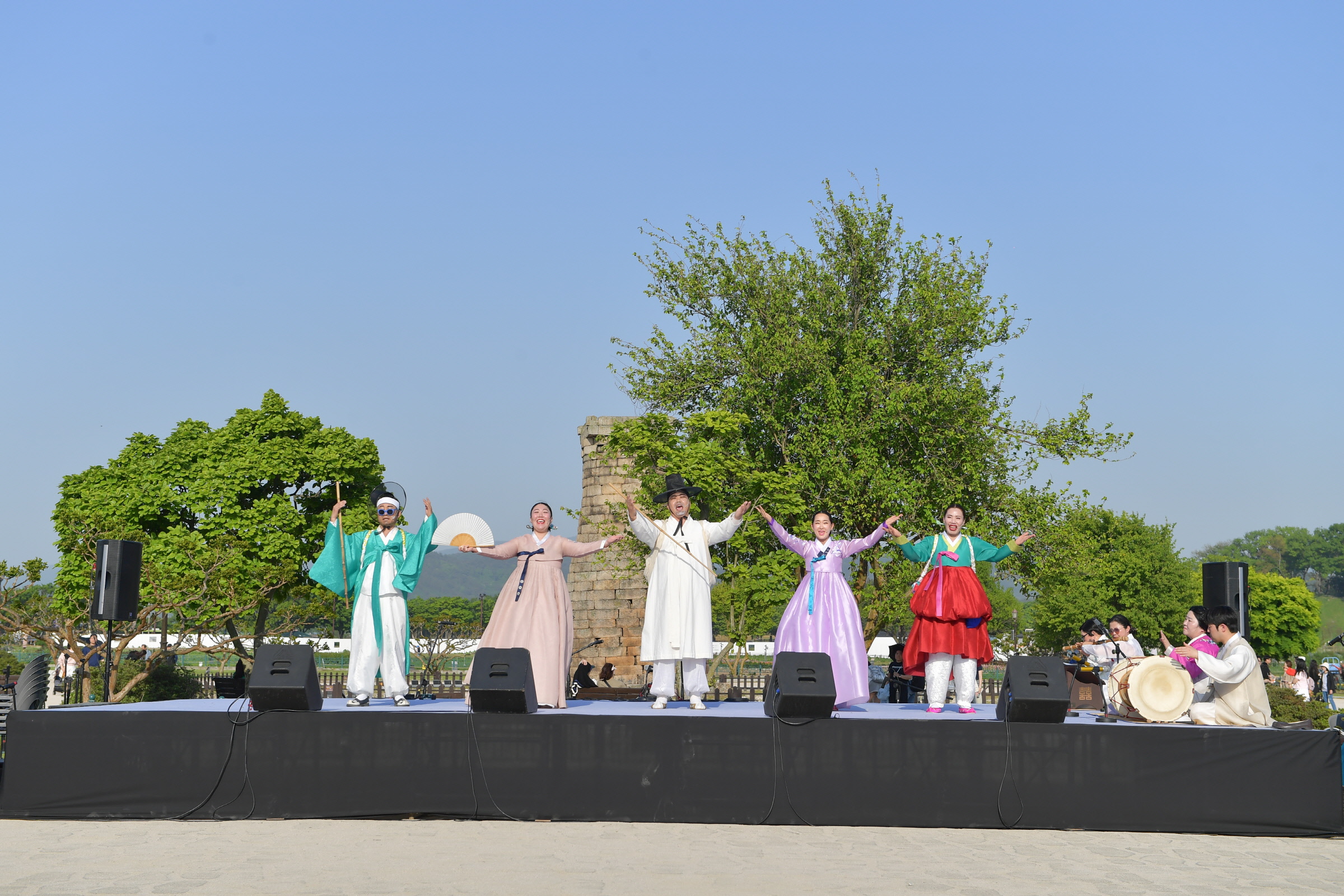 지난 27일 첨성대 광장 앞에서 펼쳐진 2024 경주국악여행 공연