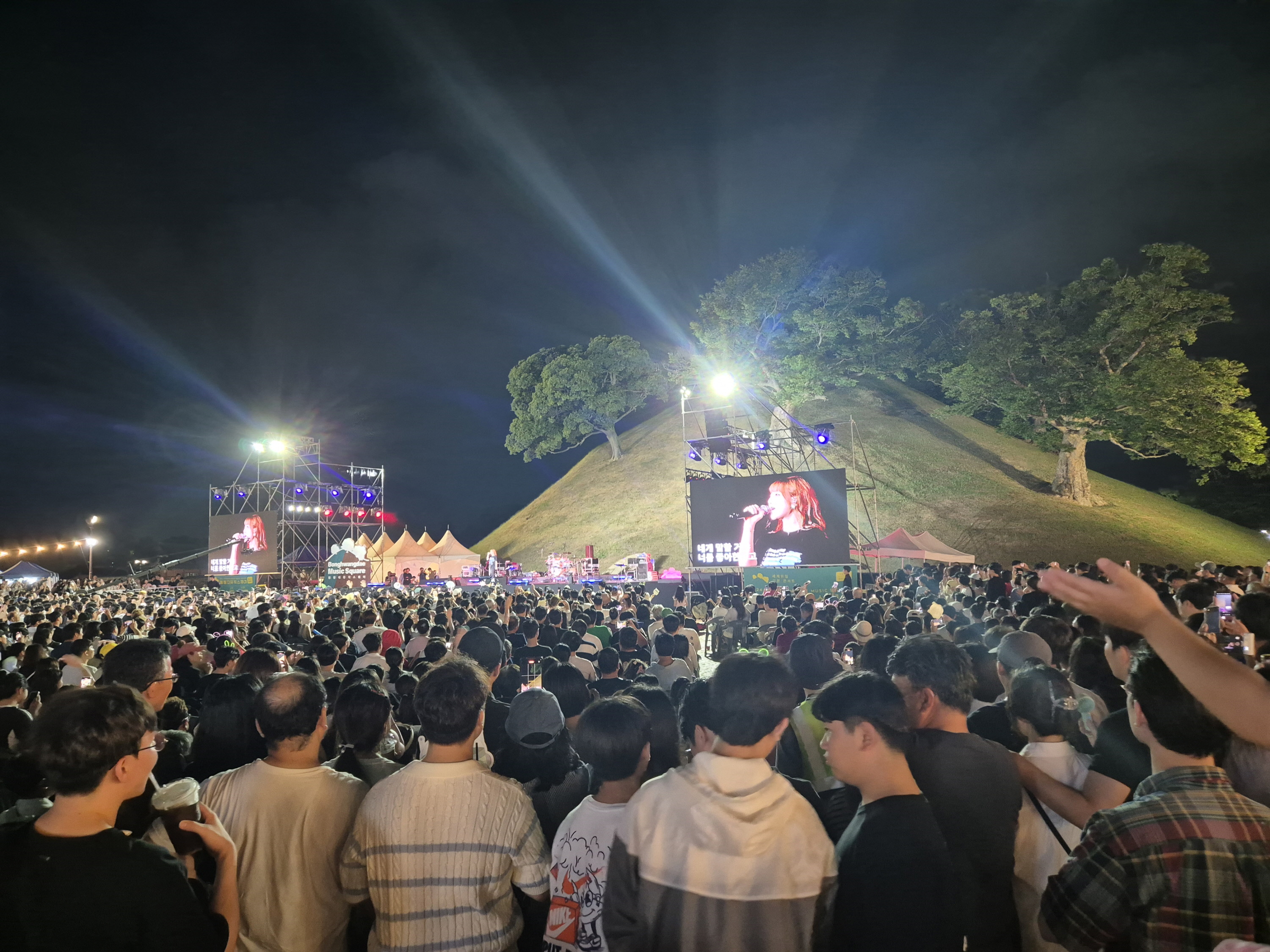 경주시는 지난 16일과 17일 이틀 간 봉황대 일원에서 연 ‘제5회 청년의 날 기념행사’를 상황리에 마쳤다. 이번 행사에는 주낙영 경주시장을 비롯해 이동협 시의장, 조성돈 한국원자력환경공단 이사장, 도·시의원, 관련 청년단체 및 청년정책 유공자 등 2000여명이 함께 했다.