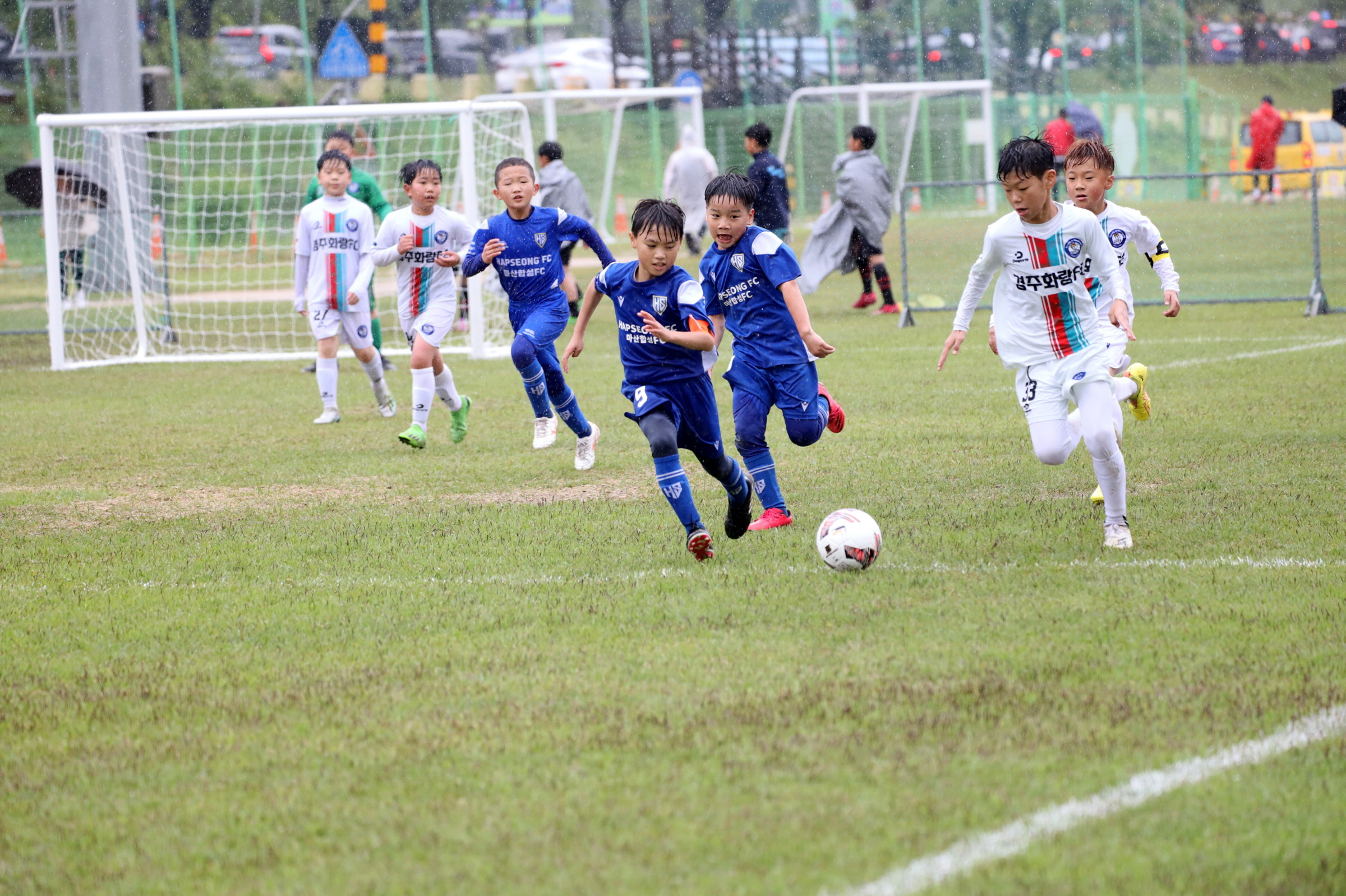 경주시가 2일부터 5일까지 4일간 알천축구장에서 ‘2025 화랑대기 U10&amp;U9 축구 페스티벌’을 개최한다. 사진은 지난 대회 모습.