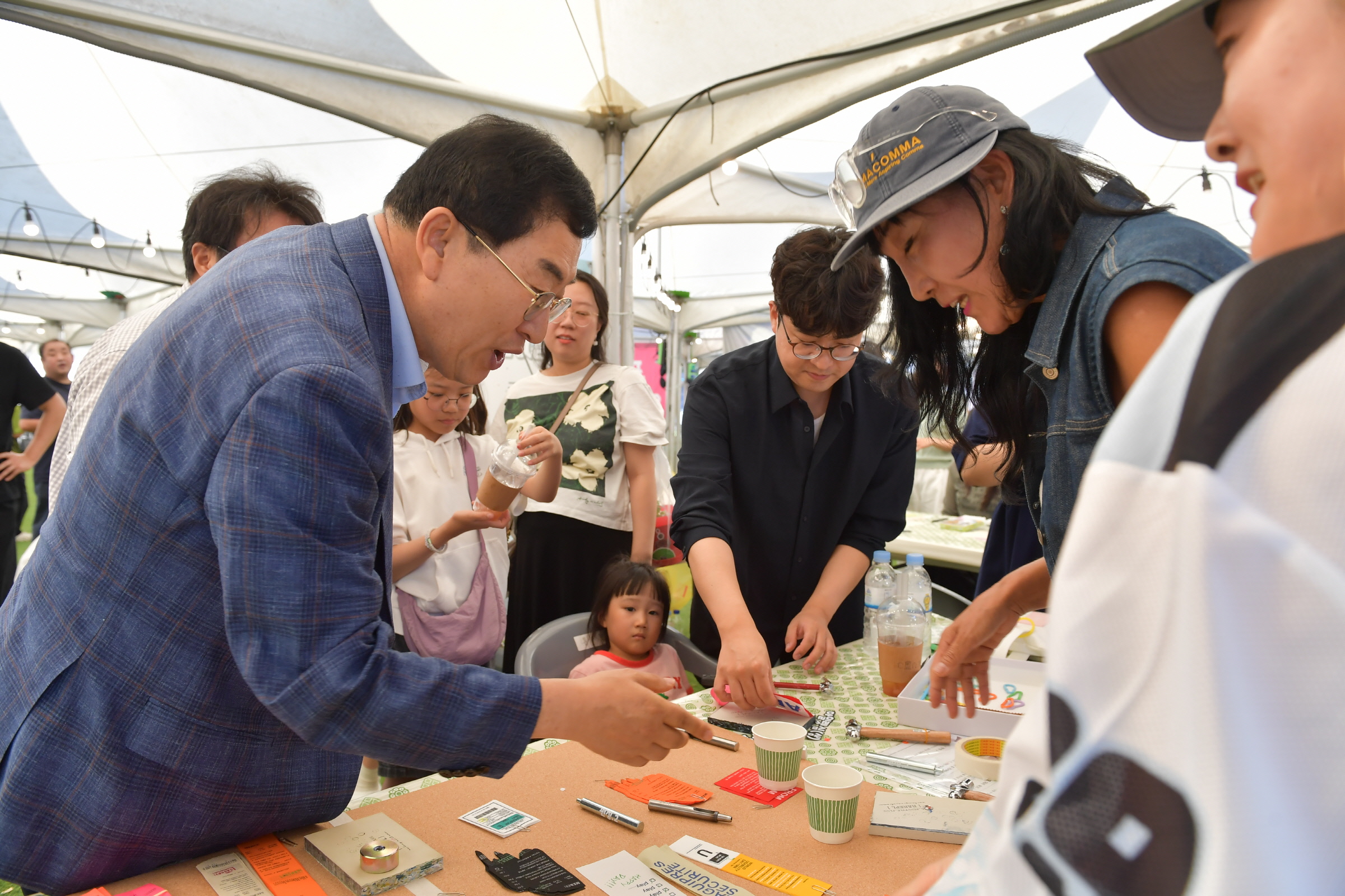 주낙영 경주시장이 30일 경주문화관 1918 광장에서 시민프로듀서 프로그램에 참여하고 있다