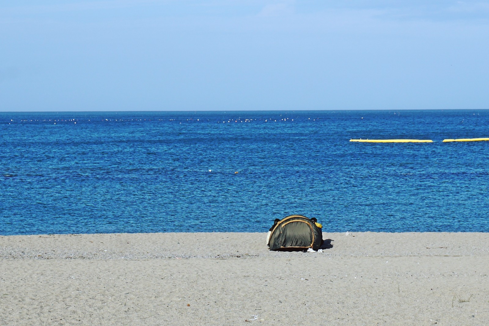 나정고운모래해변에 텐트를 설치한 모습