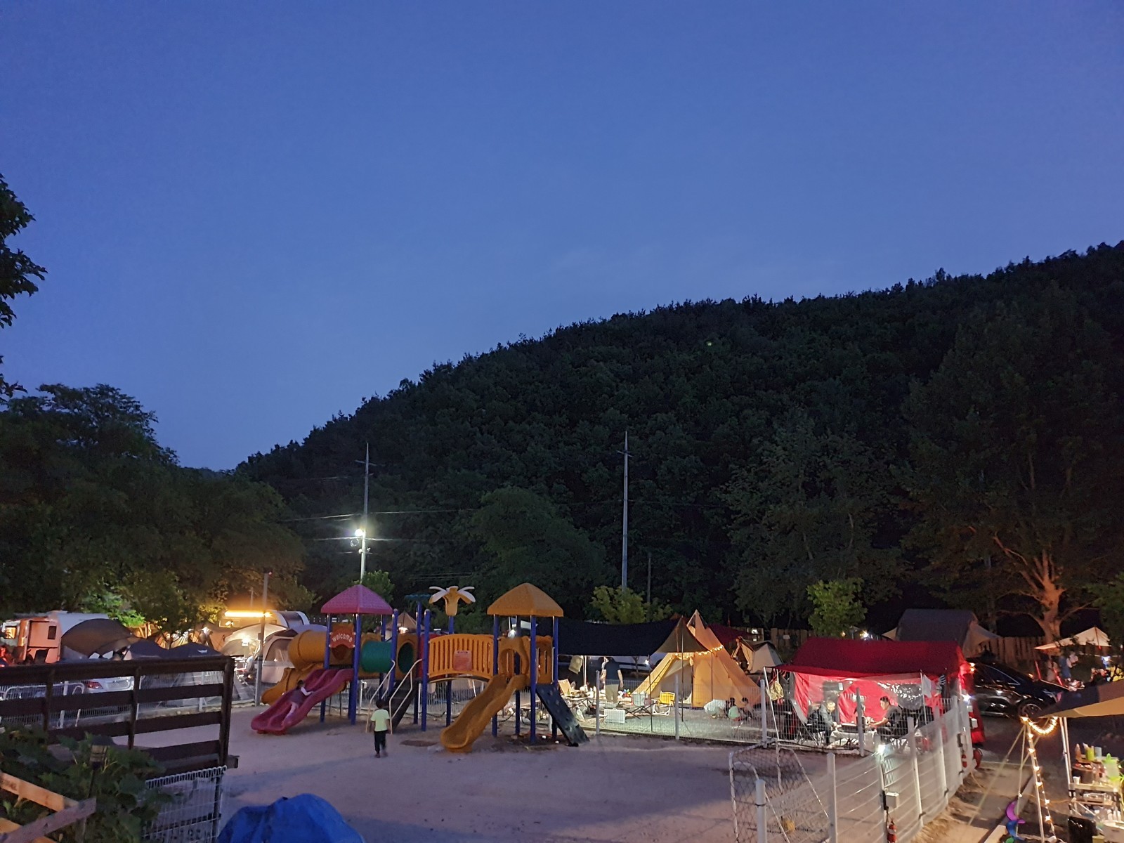 캠프ing 오토캠핑장 전경(밤)