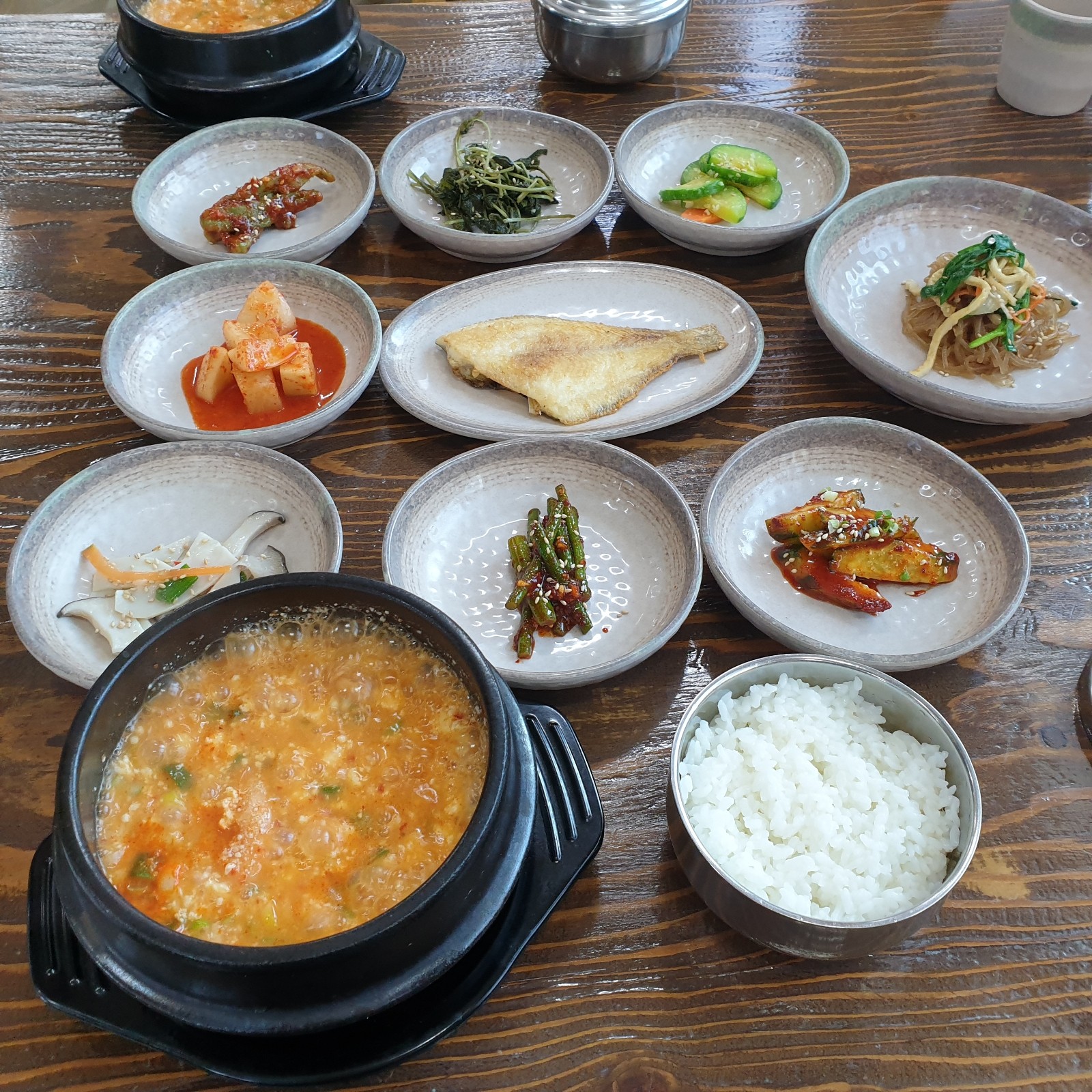 기와골맷돌순두부 순두부찌개 메뉴차림