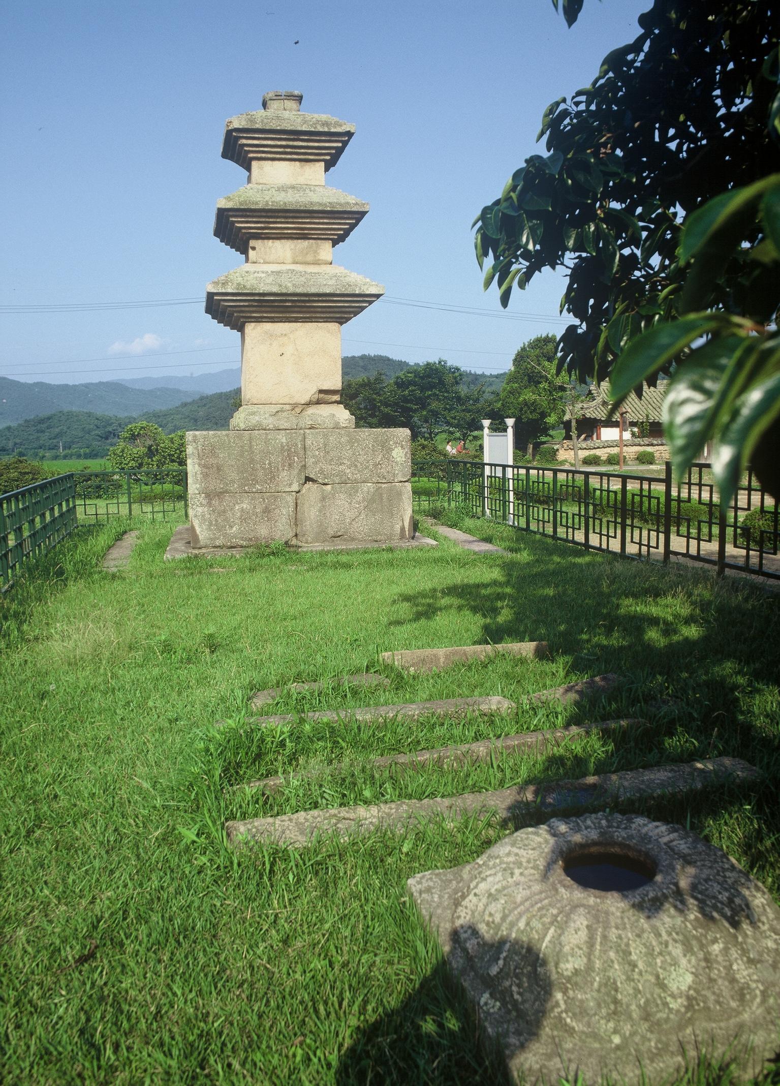 남산리삼층석탑8
