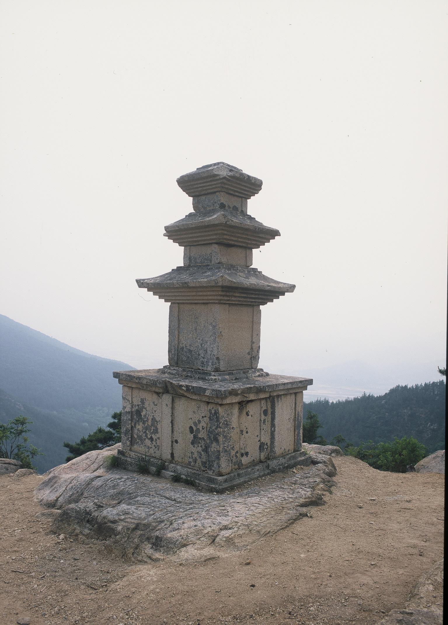 남산용장사곡삼층석탑