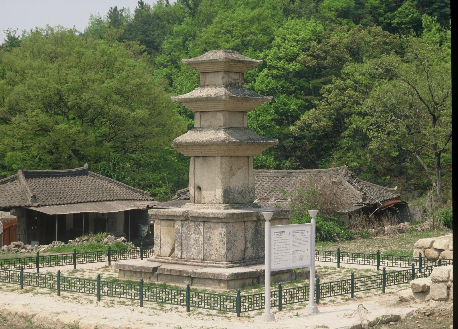 용명리사지삼층석탑4