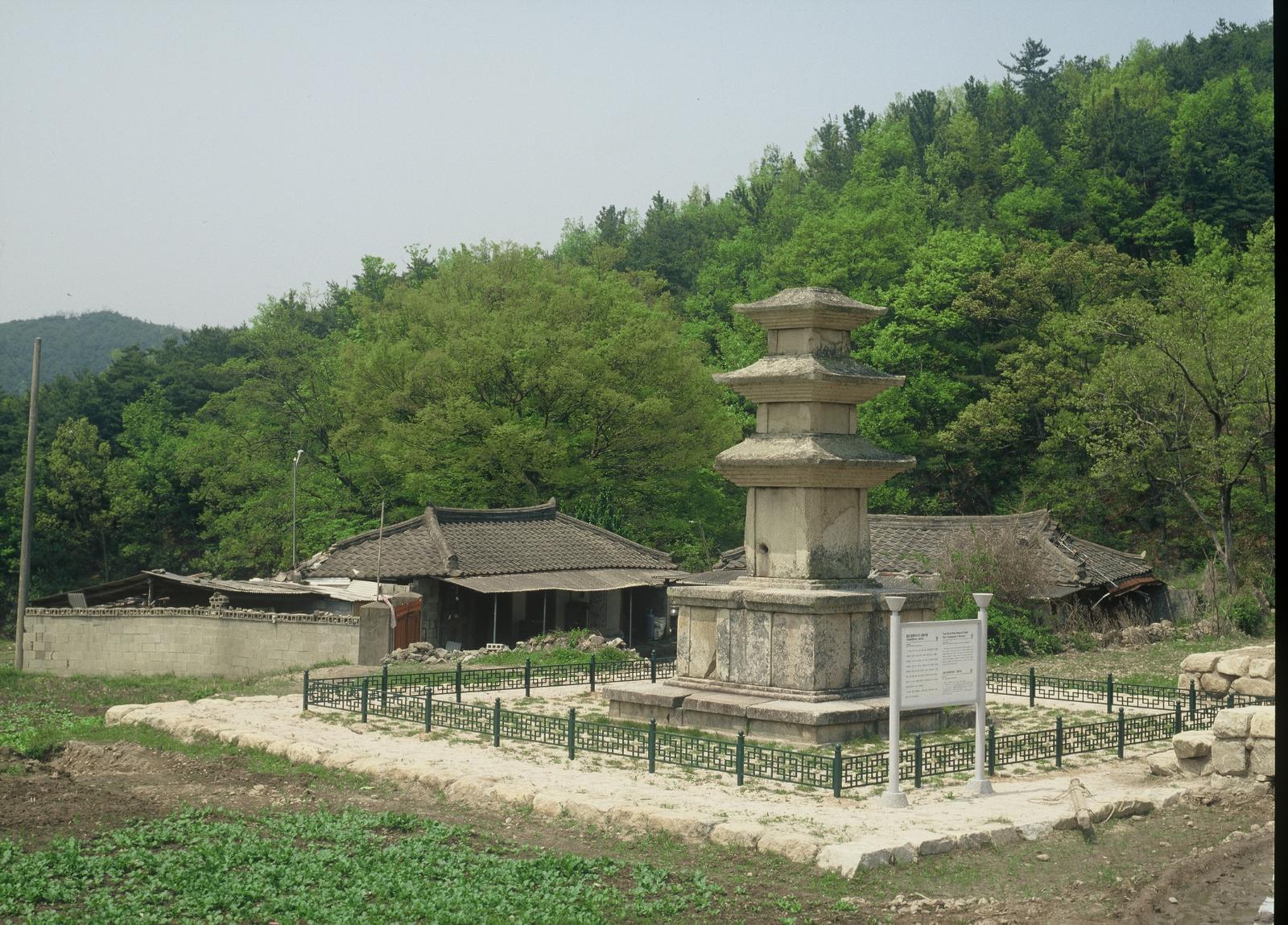 용명리사지삼층석탑5