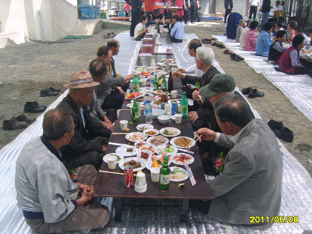 서면의 흥겨운 경로잔치