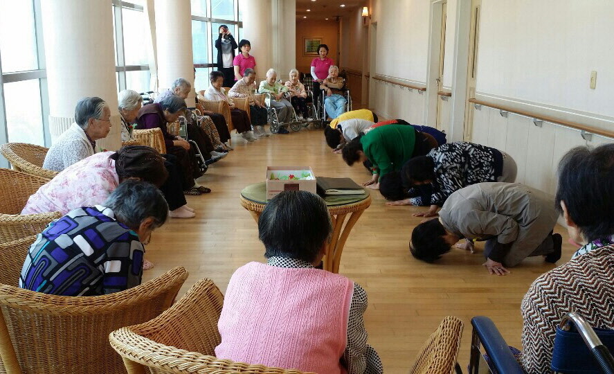 딸의 마음으로 빨간 카네이션을~~