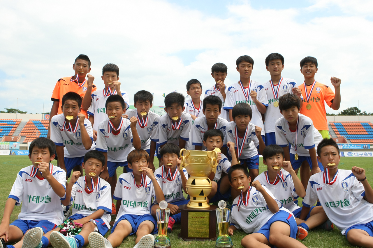 1.국제유소년 축구대회 우승의 주인공 '화랑(한국)팀' 선수.jpg