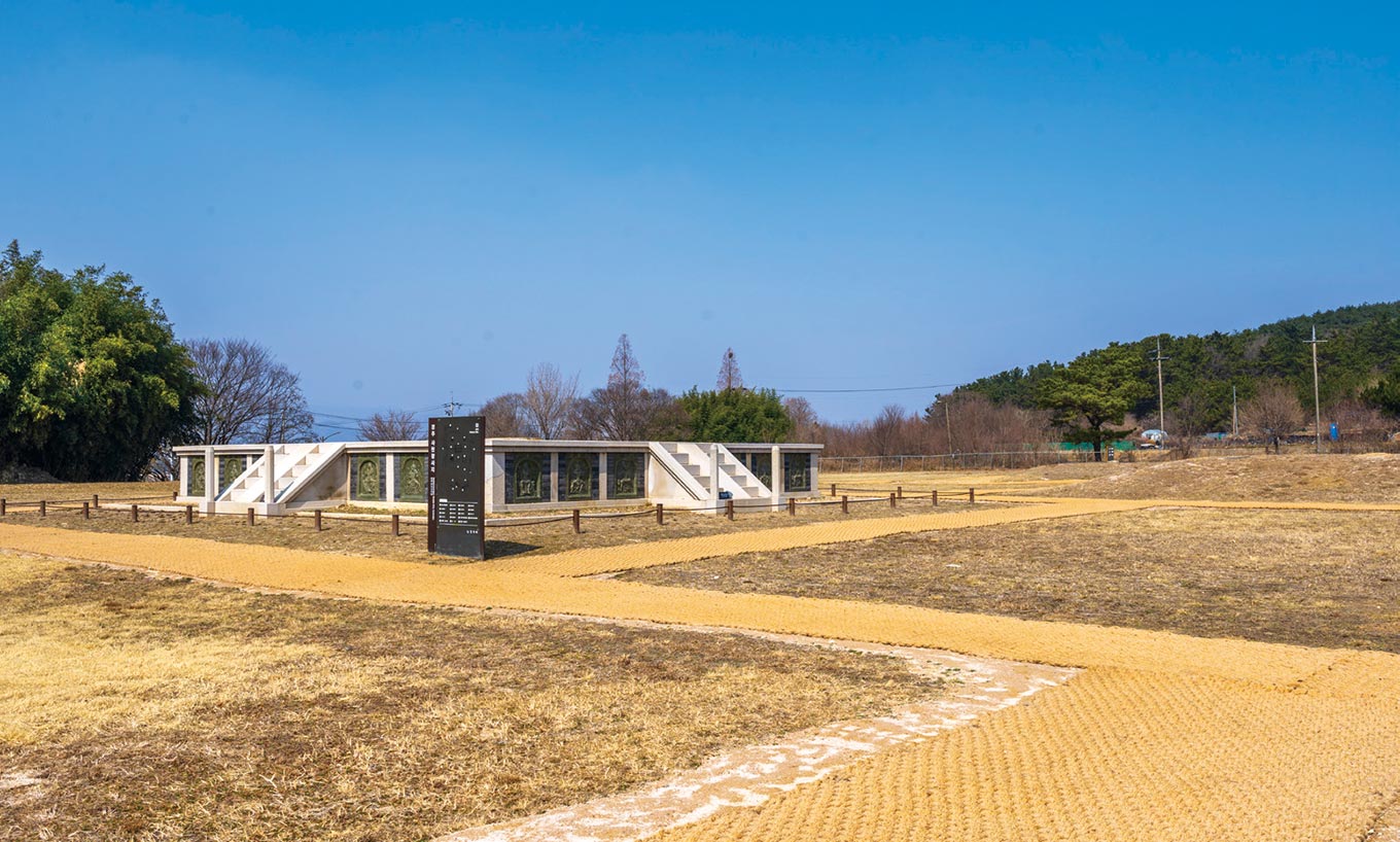 낭산 기슭에 있는 신라의 절터 낭산 기슭에 있는 신라의 절터